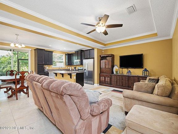 4th image of 155 Adelanto Ave