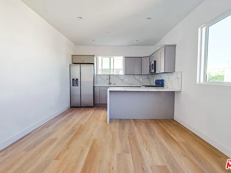 1921 Carmona Ave — Photo 10