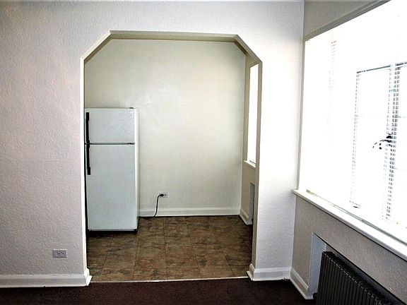 3rd image of 1001 N Logan St #204
