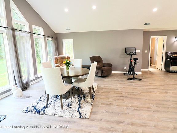 3rd image of 2324 Raby Rd