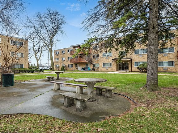 3rd image of 734 Dempster St APT Ag5