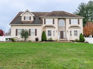 6 Ridge Top Ter, Washington, NJ 07882