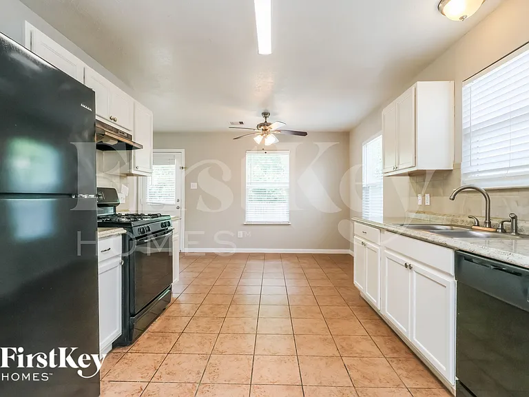 2603 Cypress Island Dr — Photo 7