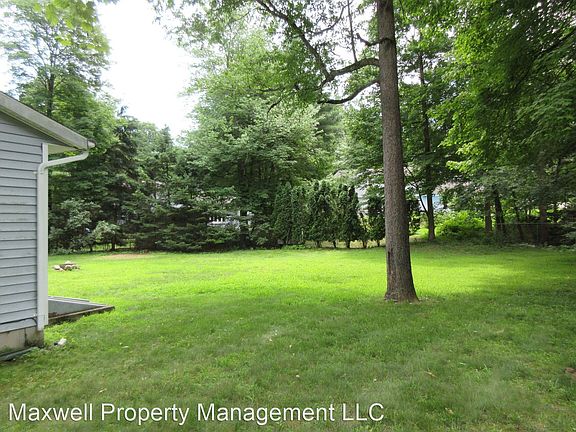 3rd image of 16 Brookline Dr