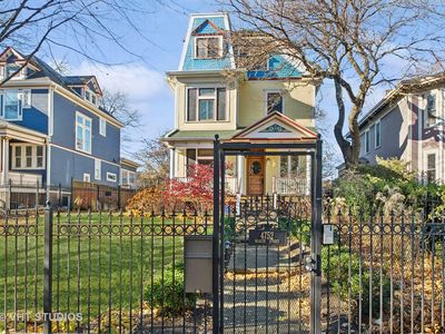 4752 N Beacon St, Chicago, IL, 60640