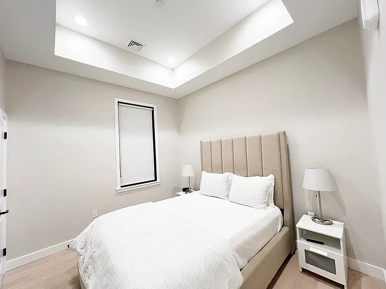 360 Meridian St #7 — Photo 18