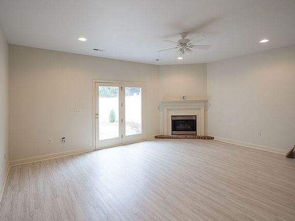 2nd image of 423 Periwinkle Cir