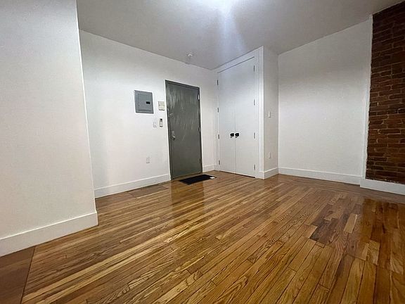3rd image of 261 Jefferson Ave #1RT