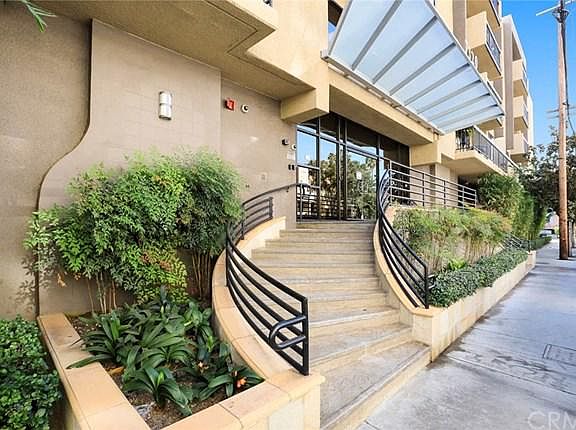 2nd image of 7320 Hawthorn Ave APT 208