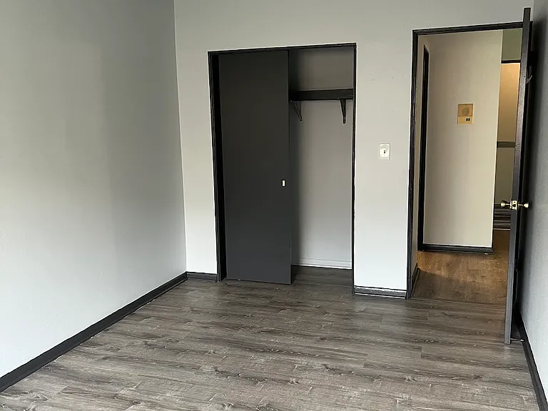 1733 N Cambridge Ave — Photo 12