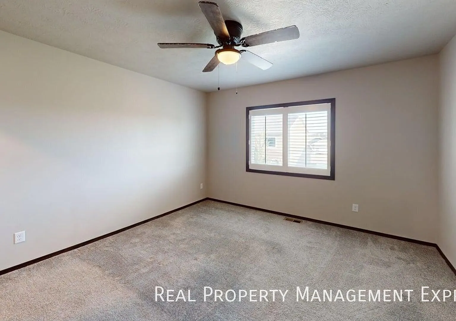 3 bed, 2.0 bath, 1689 sqft, $2,000 — Photo 2