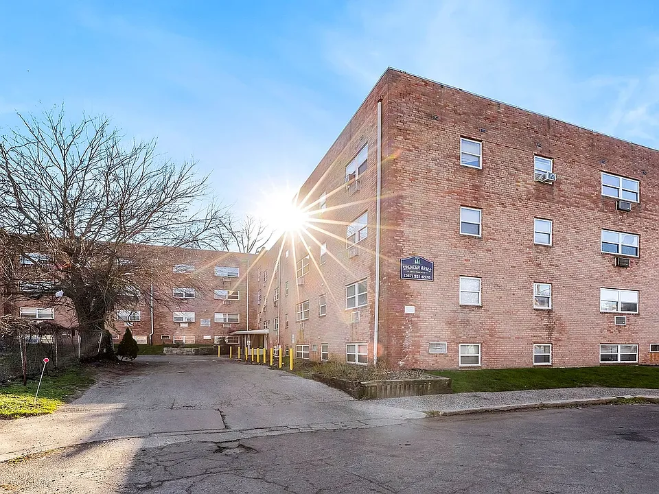 918 W Spencer St #204