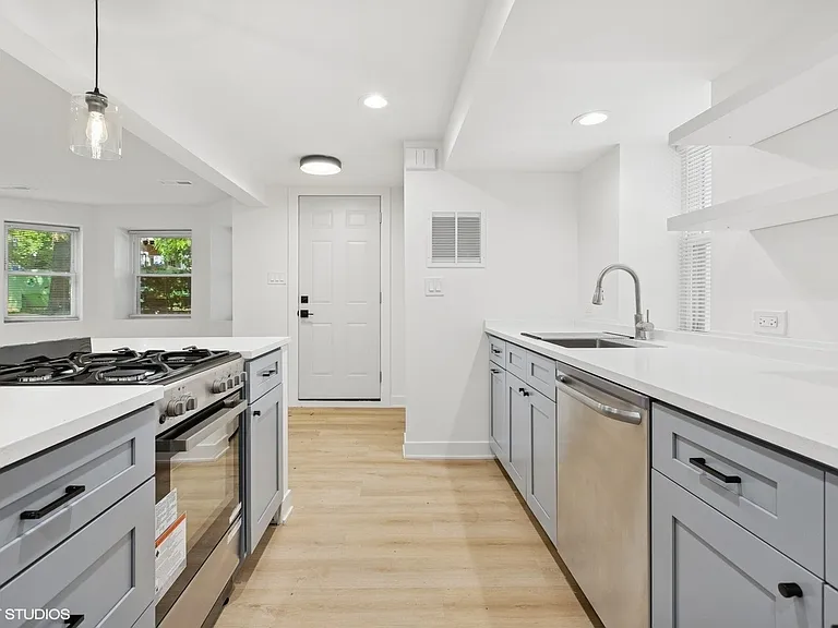 2839 N Christiana Ave #B — Photo 9
