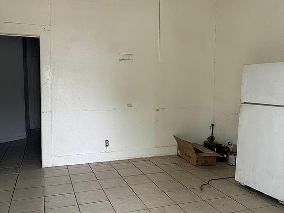 3rd image of 630 Virginia Blvd