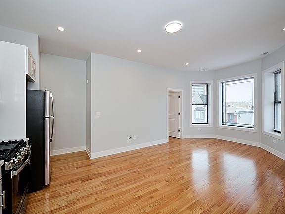 3rd image of 4220 S Calumet Ave #1E