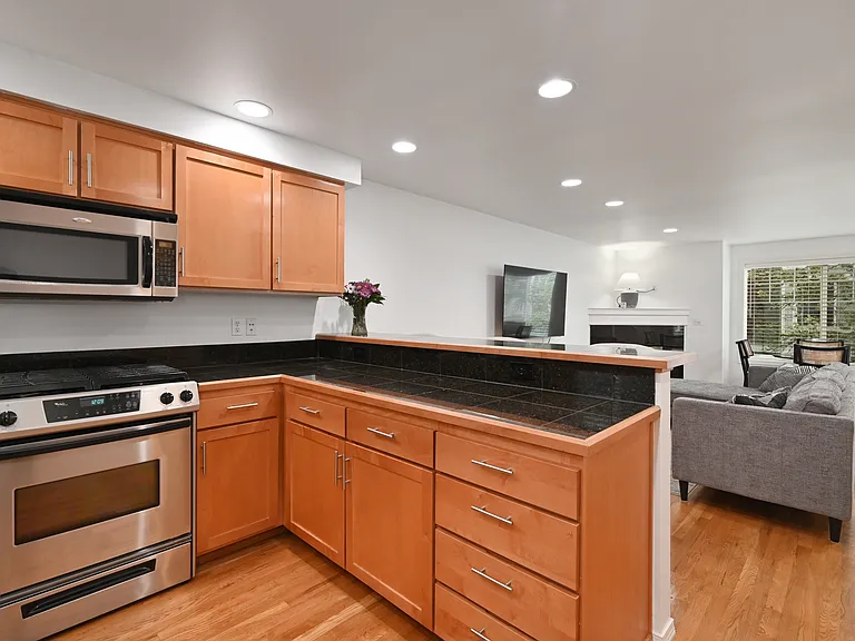 8509 Midvale Ave N #C — Photo 11