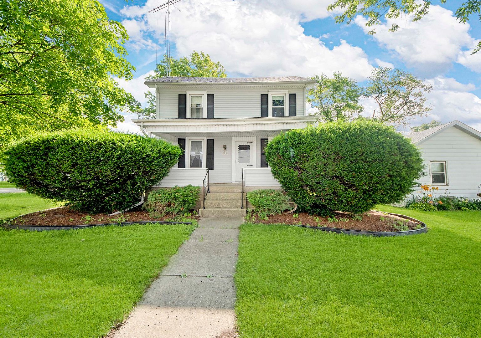 301 S Oak St, Wenona, IL 61377 Zillow