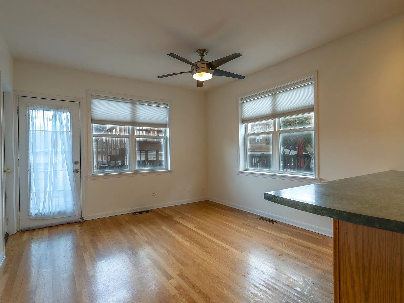 3 bed, 1200 sqft, $2,525 — Photo 4
