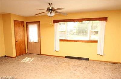 4th image of 467 Meadow Dr