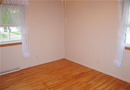 5th image of 2143 Hawthorne Ave E