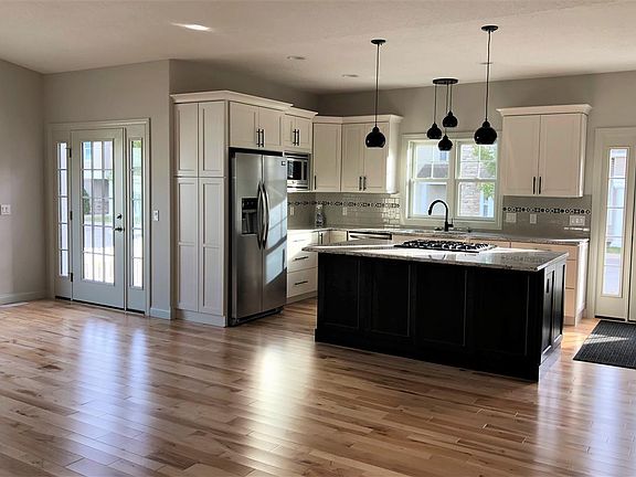 5th image of 3270 Wexford Dr