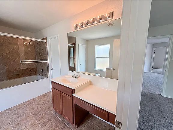 4th image of 938 Staffordale Manor Ln
