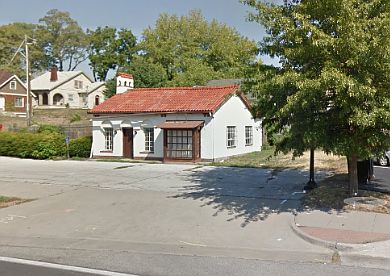 2nd image of 1220 W Truman Rd