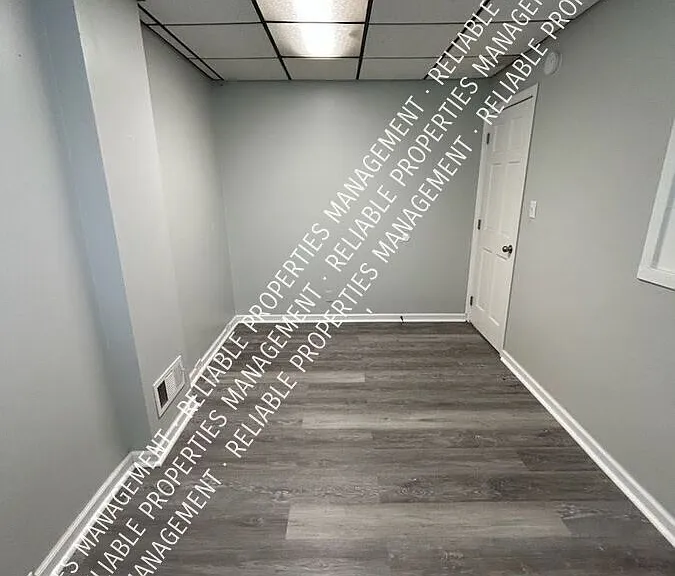 910 Broadway — Photo 3