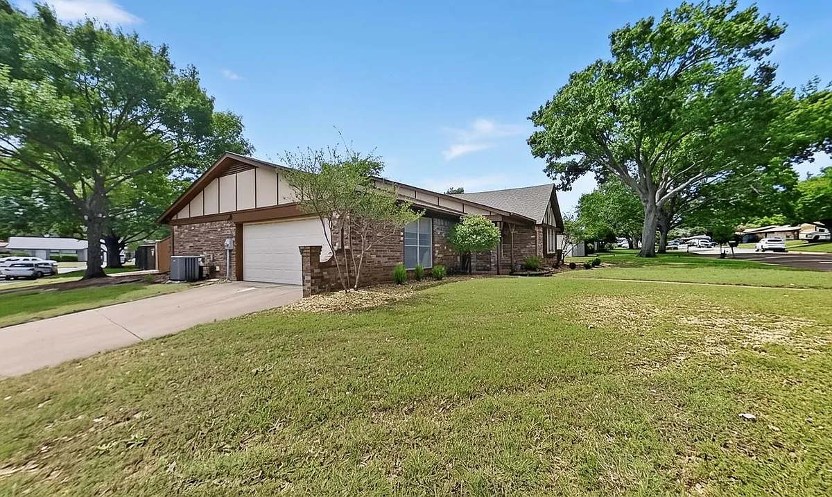 Building Photo - 7294 Church Park Dr