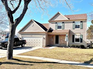 232 Bingham Cir, Mundelein, IL 60060