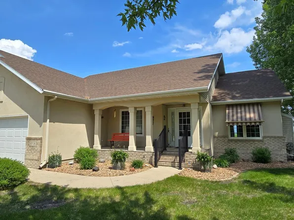 4708 21st St N, Moorhead, MN 56560