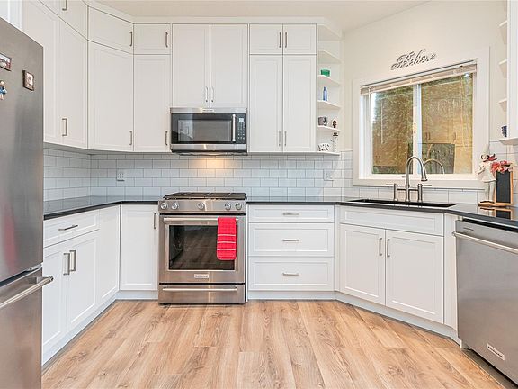 3rd image of 6153 Garside Rd