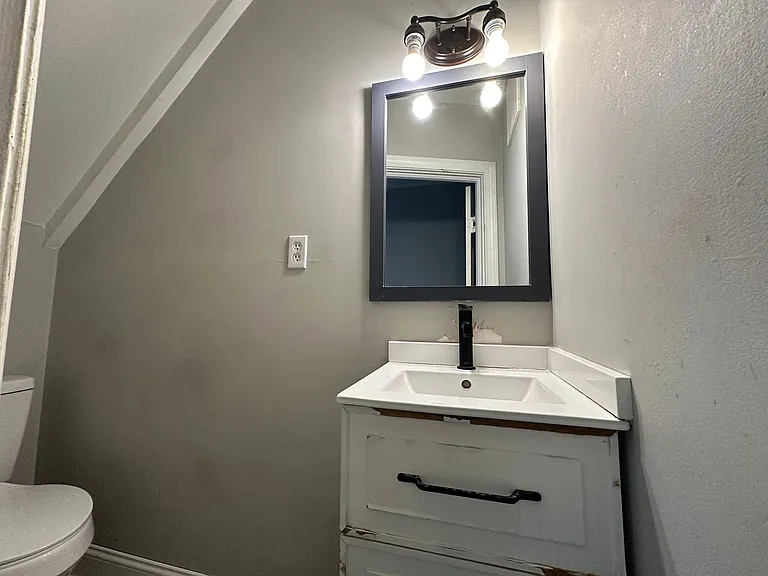 201 W Cypress St — Photo 8