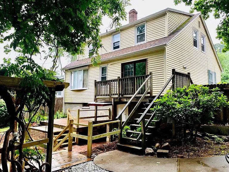 166 Vineland Ave — Photo 8