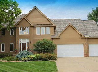 15720 Grant Cir, Omaha, NE 68116
