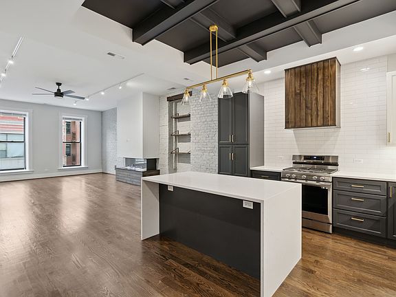 3rd image of 1516 N Milwaukee Ave Unit 2