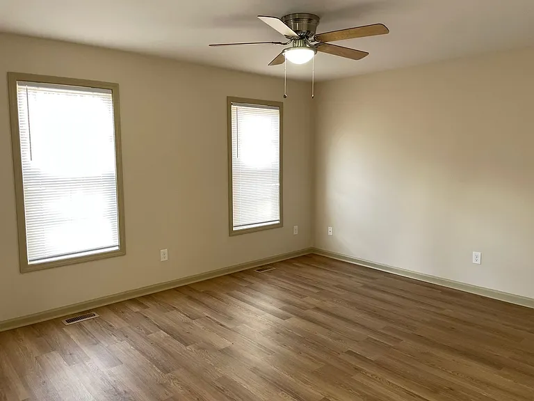 2962 Forest Park Dr — Photo 2