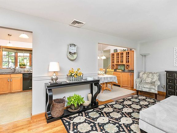 3rd image of 92 Hillside Ave