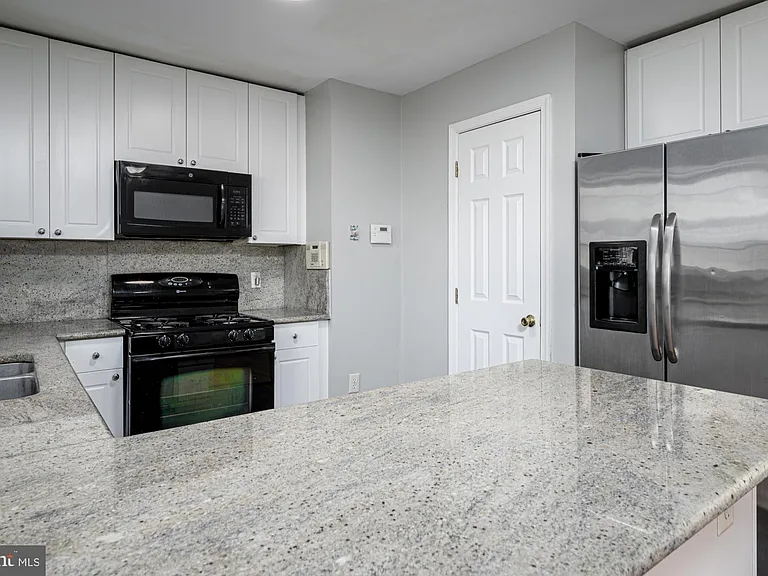 105 Brenwick Ct — Photo 12