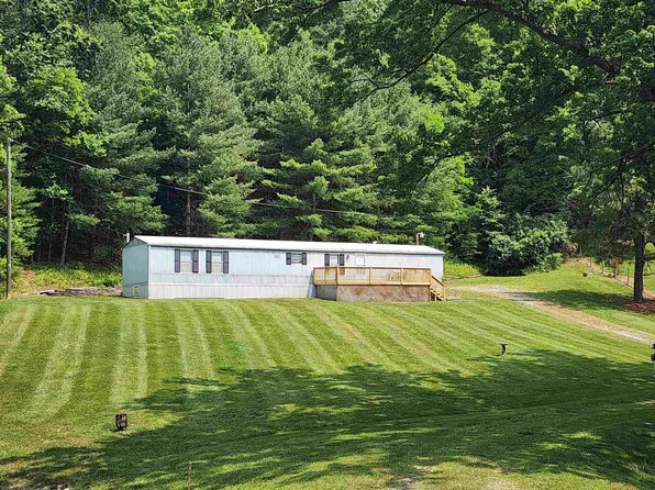 2418 Julia Simpkins Rd, Hiwassee, VA 24347