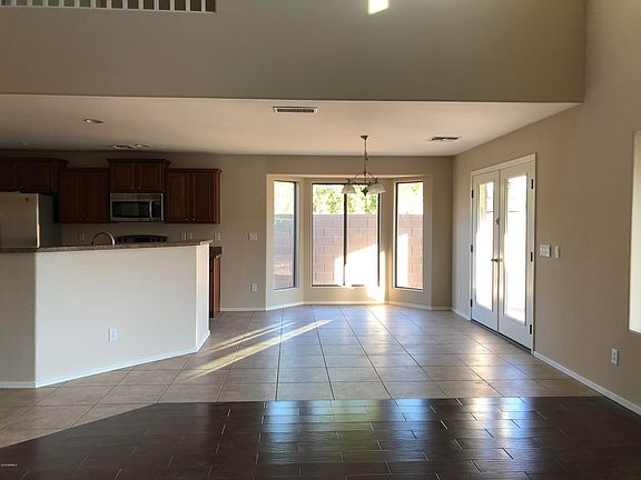 5th image of 10409 W Magnolia St