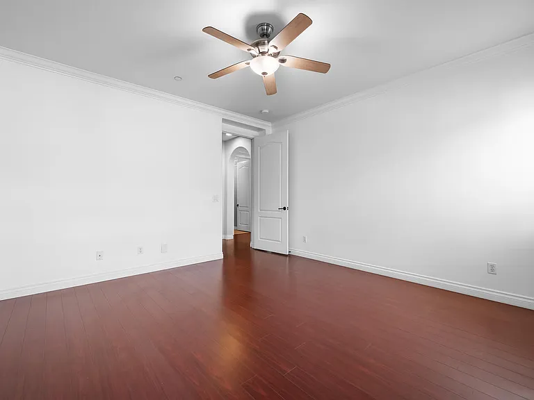 18785 Roxbury Ln — Photo 3
