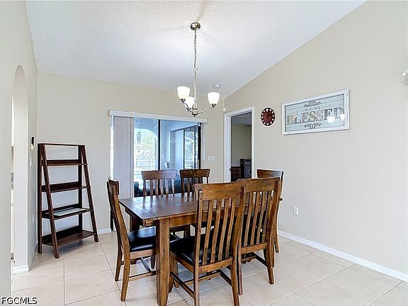 4th image of 3637 Idlewild St