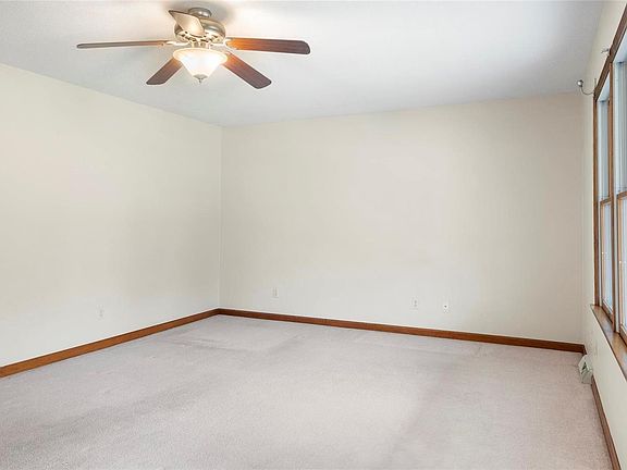 3rd image of 1936 Carolina Ln