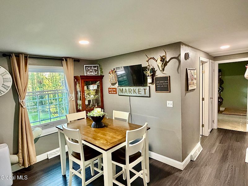 4th image of 29 Knobhill Road