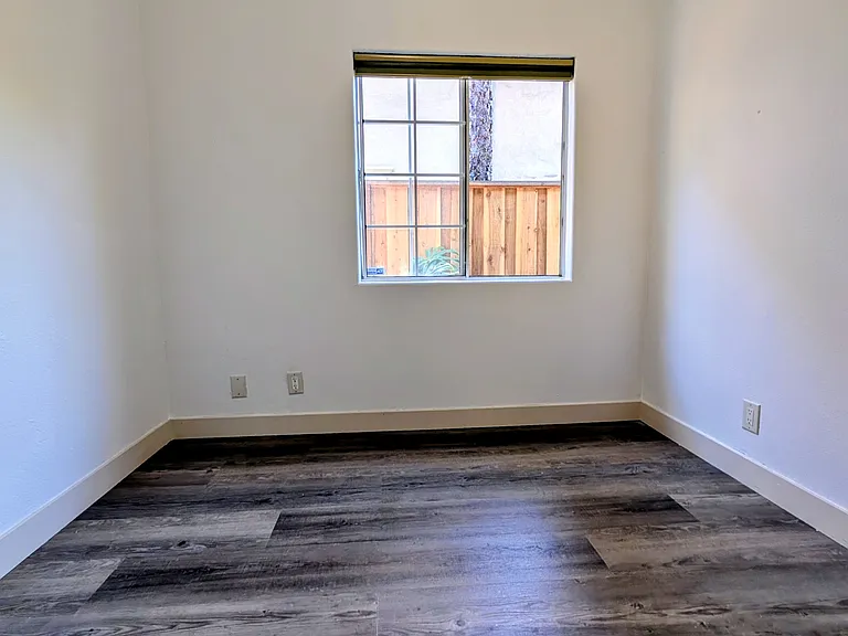 282 College Ave — Photo 5