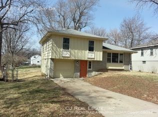 9212 Richmond Dr, Kansas City, MO 64138