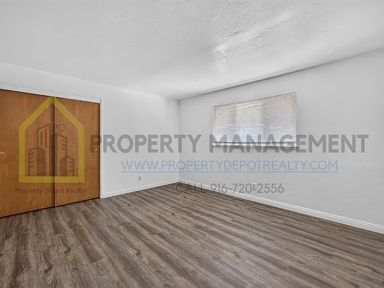 4411 Del Rio Rd #4 — Photo 15