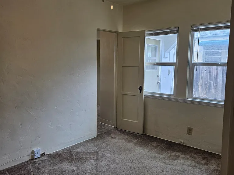 5728 Adelaide Ave — Photo 15
