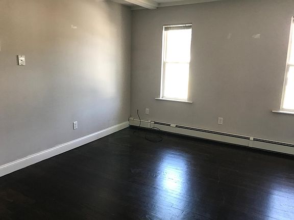4th image of 66 Safford St #7